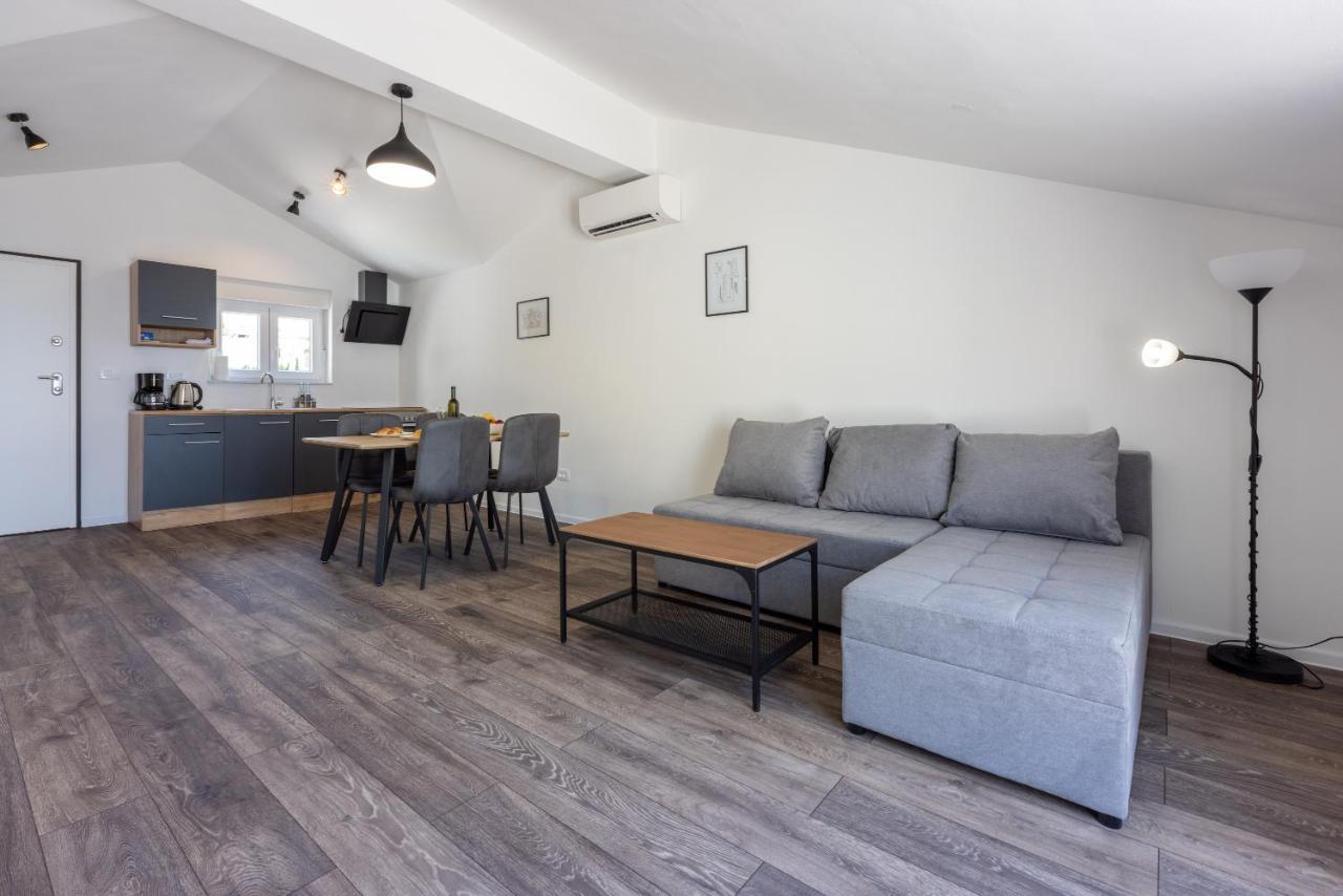 Luxury Apartments Lovorka 3 & 4***/**** Selce Dış mekan fotoğraf